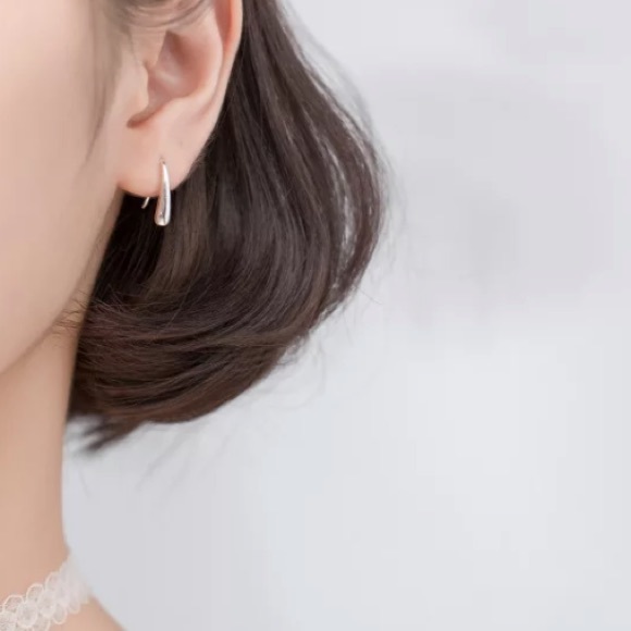 💧Insta sterling silver water drop small earrings - Picture 6 of 7